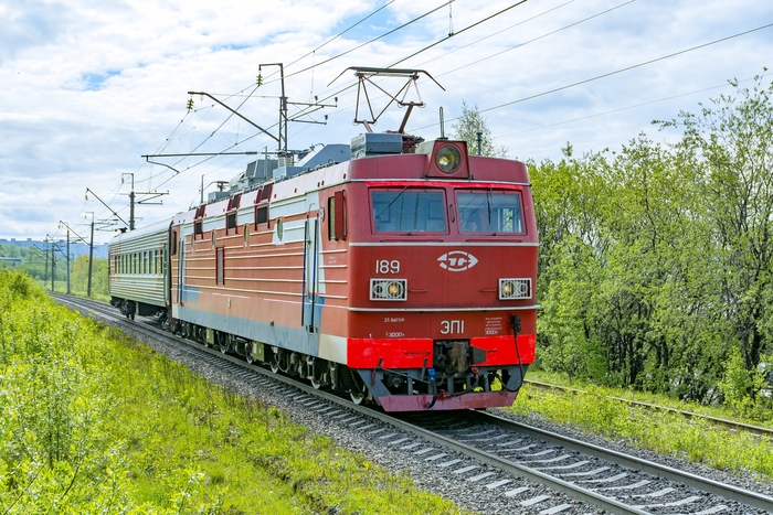 Электровоз ЭП1-189 с рабочим поездом Апатиты - Мурманск, перегон Кола - Мурманск. Дата: 10.06.2018