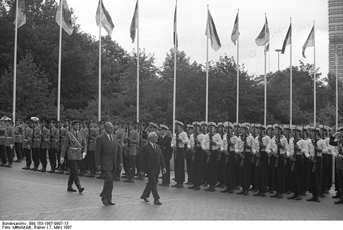 <a href="https://pikabu.ru/story/za_stenoy_9_14226652?u=https%3A%2F%2Fwww.zeitklicks.de%2Fzeitstrahl%2F1987%2Fhonecker-zu-gast-in-bonn&t=%D0%A5%D0%BE%D0%BD%D0%B5%D0%BA%D0%BA%D0%B5%D1%80%20%D0%B2%20%D0%B3%D0%BE%D1%81%D1%82%D1%8F%D1%85%20%D1%83%20%D0%9A%D0%BE%D0%BB%D1%8F&h=ac0dbe56ad1be998f66b2a42caddb6063ac3be71" title="https://www.zeitklicks.de/zeitstrahl/1987/honecker-zu-gast-in-bonn" target="_blank" rel="nofollow noopener">�������� � ������ � ����</a>