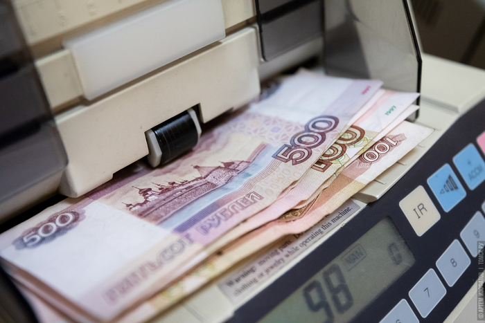В рекламе обещали большую зарплату, а по факту оказалось гораздо меньше. Работник пошел в суд — и взыскал разницу