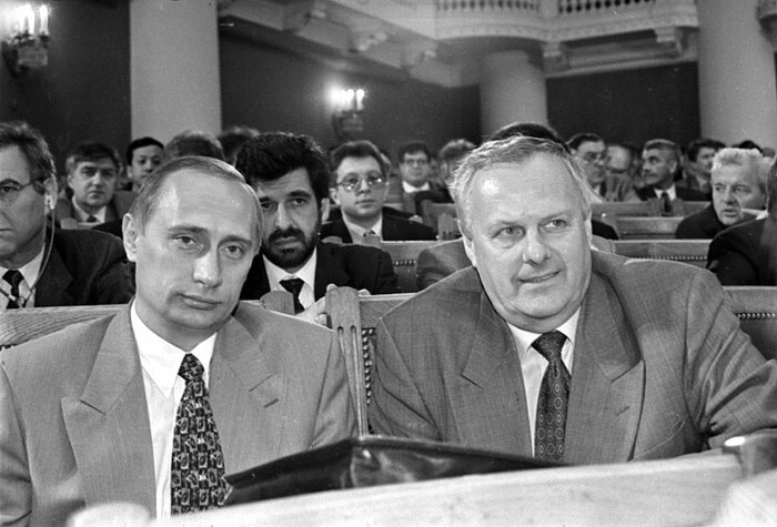 Владимир Путин и мэр Санкт-Петербурга Анатолий Собчак на заседании законодательного собрания, 1993 год. Фото: Михаил Разуваев / Коммерсантъ