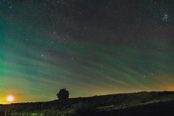Ночь была кристально чистой, свечение атмосферы (AirGlow) полосами простиралась у горизонта. Sony A7s, Sony 20mm F1.8G, Sony 50mm F1.8