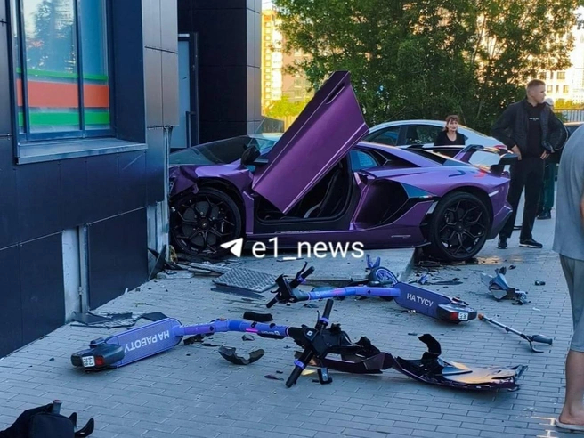 Все произошло на Отрадной, 1 Источник:читатель <!--noindex--><a href="https://pikabu.ru/story/fioletovyiy_lamborghini_vletel_v_dom_v_ekaterinburge_14233829?u=http%3A%2F%2F%D0%951.RU&t=%D0%951.RU&h=47f893d230365dbdb245adab3316ee19f5219afa" title="http://Е1.RU" target="_blank" rel="nofollow noopener">Е1.RU</a><!--/noindex-->
