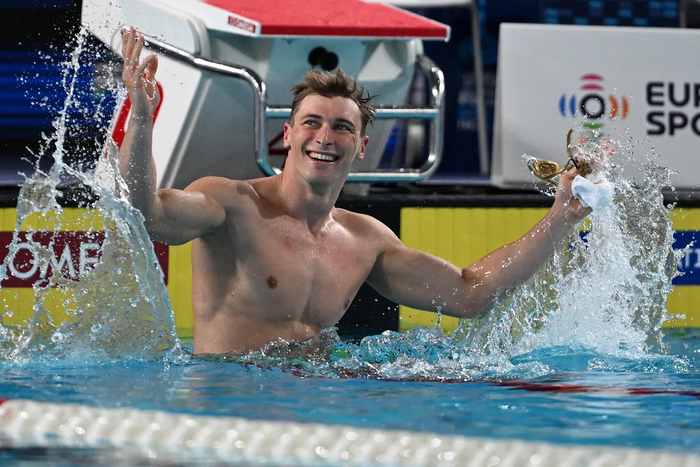Российский пловец Егор Корнев выиграл золото ЧЕ в Париже