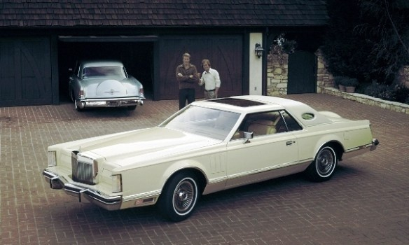 ����� ����������� Ford ����� ���������� ������� � ������� Continental Mark IV 1972-1976 �����, ��� �� ���������� ������ �� ��� �������� Mark V 1977 ����.