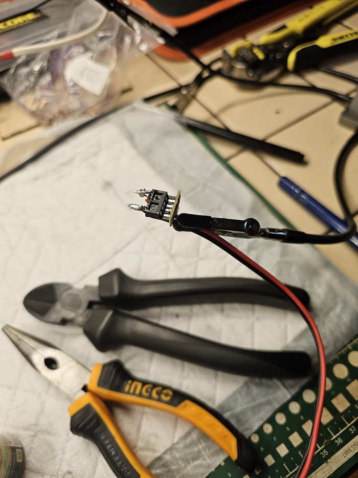 Вставные лампы изначально на USB. Они имеют мягкий переходящий свет и не дорого стоят на алике. Их правда приходится разбирать для пайки к проводам. Но я их разобрал уже кучу штук.