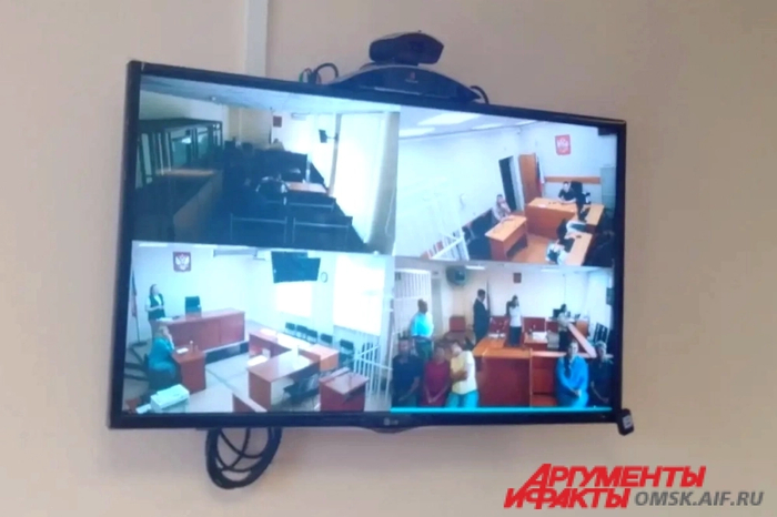 Заседание проходило по ВКС. Фото: <a href="https://pikabu.ru/story/52_pilota_podderzhivayut_menya_moralno_i_finansovo_figurant_skanalnogo_dela_o_posadke_samoleta_v_pole_sdelal_zayavlenie_v_sude_14338928?u=https%3A%2F%2Fomsk.aif.ru%2F&t=%D0%90%D0%B8%D0%A4-%D0%9E%D0%BC%D1%81%D0%BA&h=61f70f2546ddc73503422ee4fee3edec47c833a8" title="https://omsk.aif.ru/" target="_blank" rel="nofollow noopener">АиФ-Омск</a>/ Ксения Ермакова