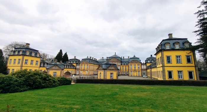Арользенский замок ( дворец).
