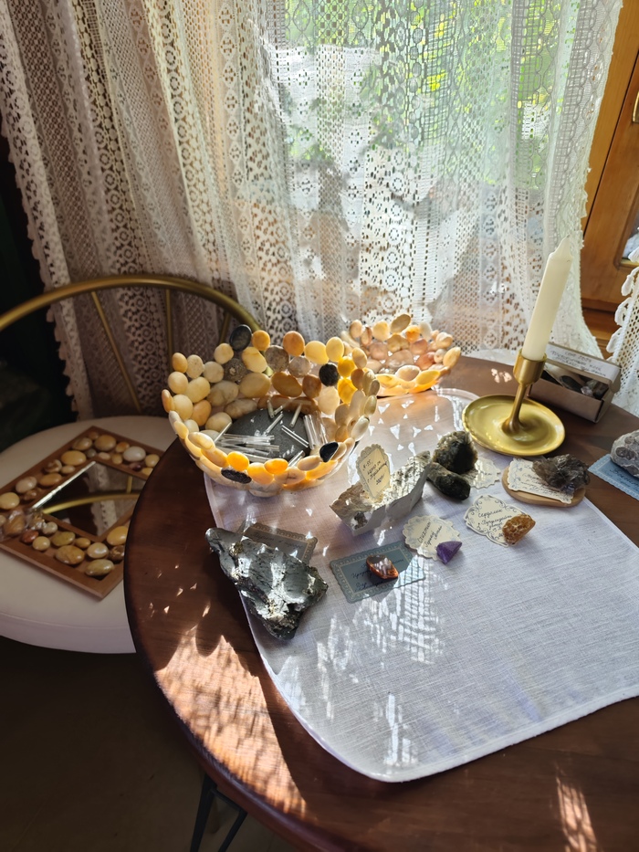 Мои вазы из гальки. Применения я им так и не нашла. Стоят для души.