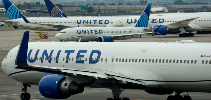 ������� United Airlines ����� �� ������-������� ������ � ������������� ��������� ������ �������, ������, ���-������, 8 ������� 2026 ����. ����: ���� ��������/Getty Images.