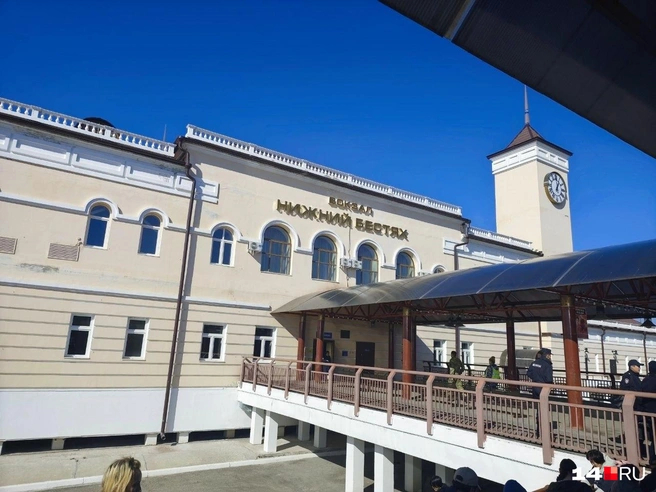 ��������: ������ ������� / <!--noindex--><a href="https://pikabu.ru/story/neobyazatelnyie_poezda_izmatyivayushchie_chayki_i_lena_reportazh_s_paromnoy_perepravyi_v_yakutske_14335105?u=http%3A%2F%2F14.RU&t=14.RU&h=81a77b2ef08a2c923f7f3c89f8ce847800675b3e" title="http://14.RU" target="_blank" rel="nofollow noopener">14.RU</a><!--/noindex-->