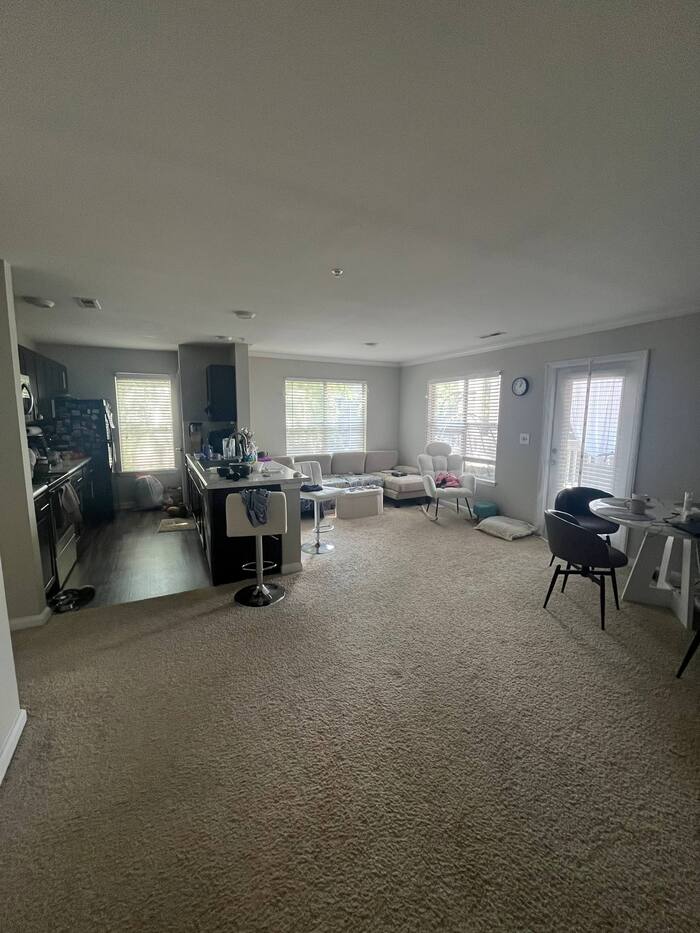 ��� ���