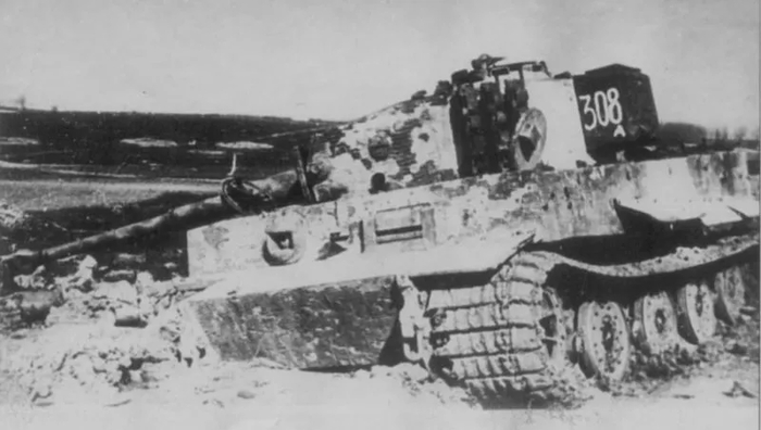 �������� � ��������� ������ ���� Pz.Kpfw. VI Ausf. E ����� �� ������� 3-�� ��������� ����� 3-� �������� ������� �� �̸����� ������. ����� ����� �������