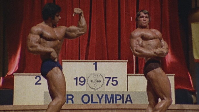 Кадр из фильма "Качая железо" (1976). Лу Ферриньо с Арнольдом Шварценегерром