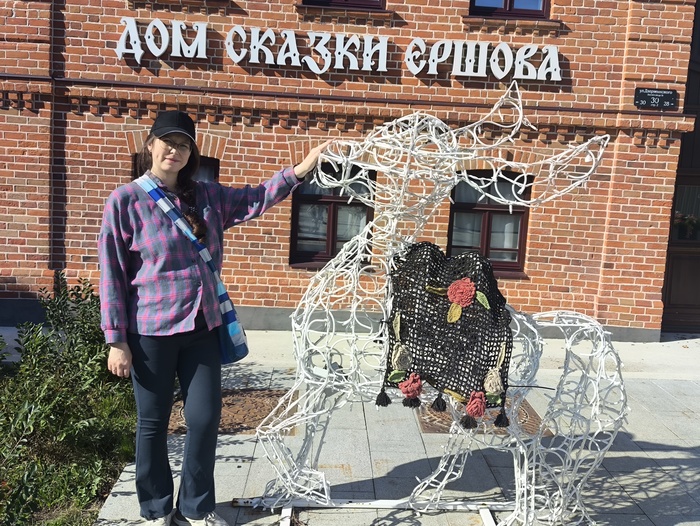 Музей конька-горбунка - опять же, на ваш страх и риск. Недорого, но не очень интересно, конечно.