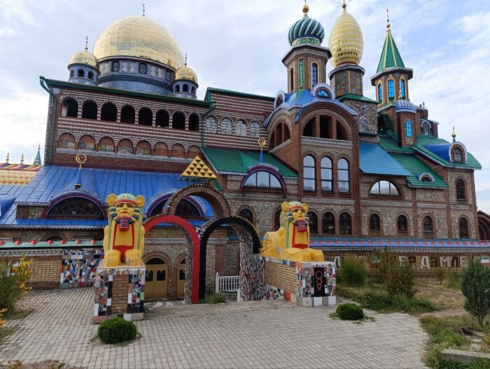 Храм Всех Религий в Казани. Фото автора (октябрь 2026)