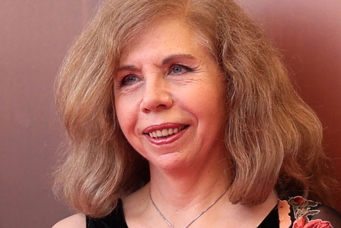 Многие считают, что с возрастом Елена Анатольевна становится очень похожа на знаменитого отца