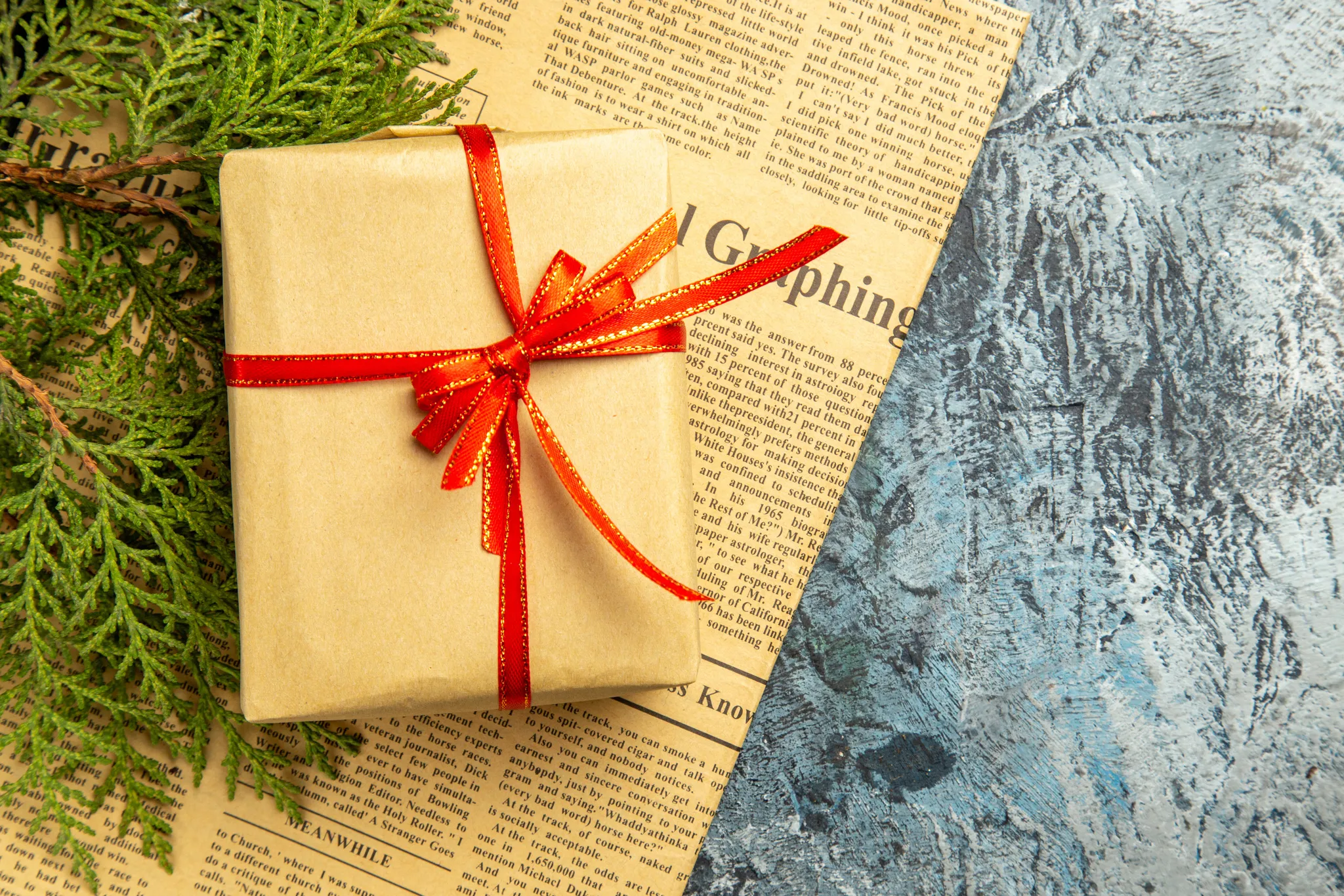 Новогодние книжные сюрпризы: какую книгу выбрать в подарок?