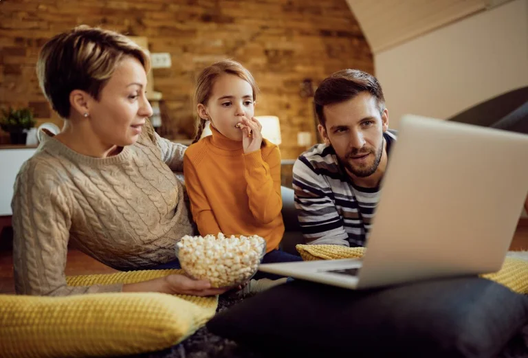 Когда подписки на онлайн-кинотеатры дешевеют на 50–70%: топ сезонов