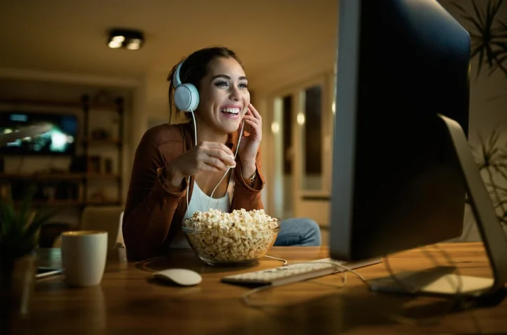 Почему подписки на онлайн-кинотеатры дешевеют сезонно