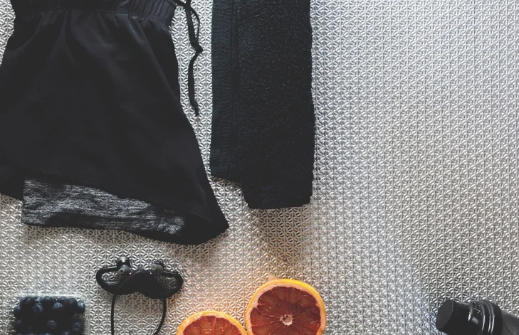 Как обычно собирают спортивный гардероб — и где теряют деньги