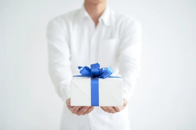 Микро-кейсы: как выбрать подарок мужчине на реальных примерах