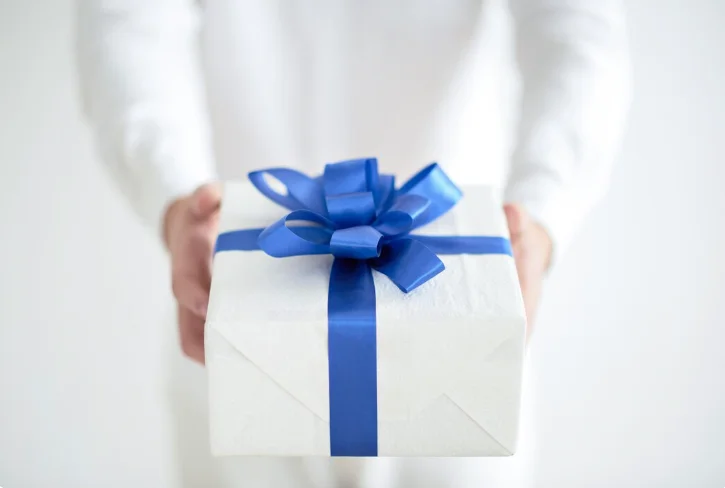 Что подарить на 1000 рублей: 60 проверенных идей для детей, друзей и близких