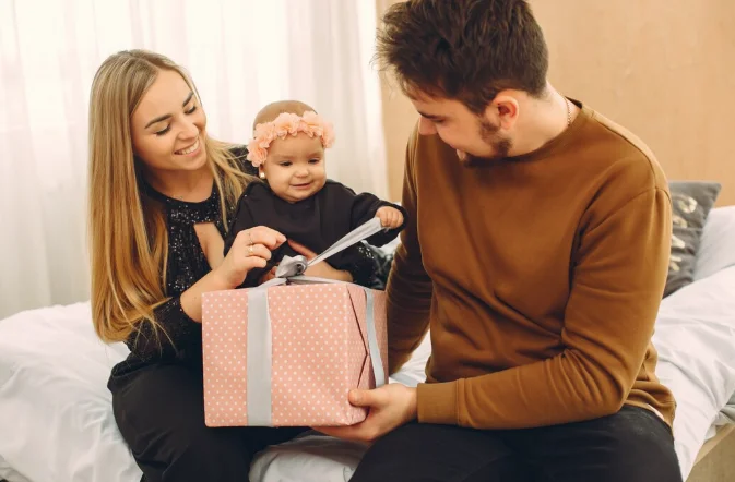 Подарки родителям новорожденного вместе